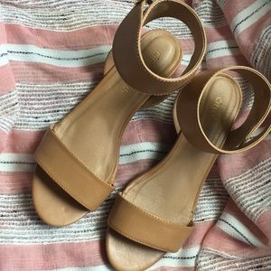 CityClassified small one inch wedge shoe❤️